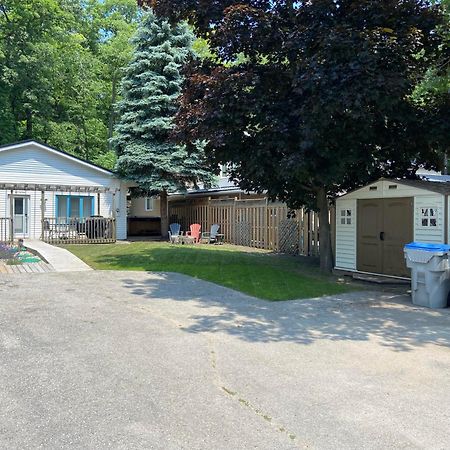 Cozy Cottage Retreat Lambton Shores Екстер'єр фото