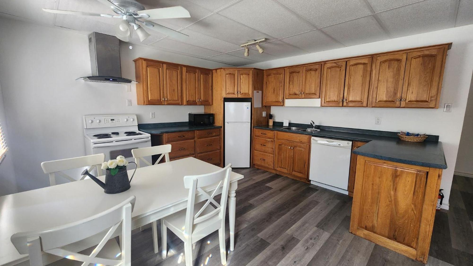 Cozy Cottage Retreat Lambton Shores Екстер'єр фото